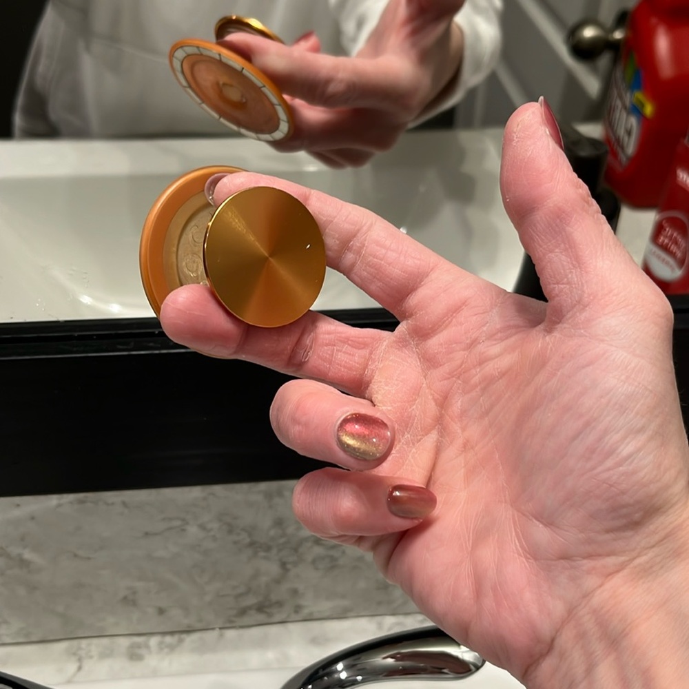 - Gold Aluminum PopGrip for MagSafe. This item has been gently used.